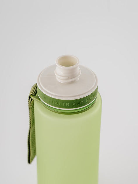 Botella de agua de plástico sin BPA en color verde por EQUA - EQUA -  Botellas de agua sostenibles