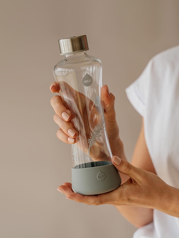Feather botella de agua de vidrio - 550 ml