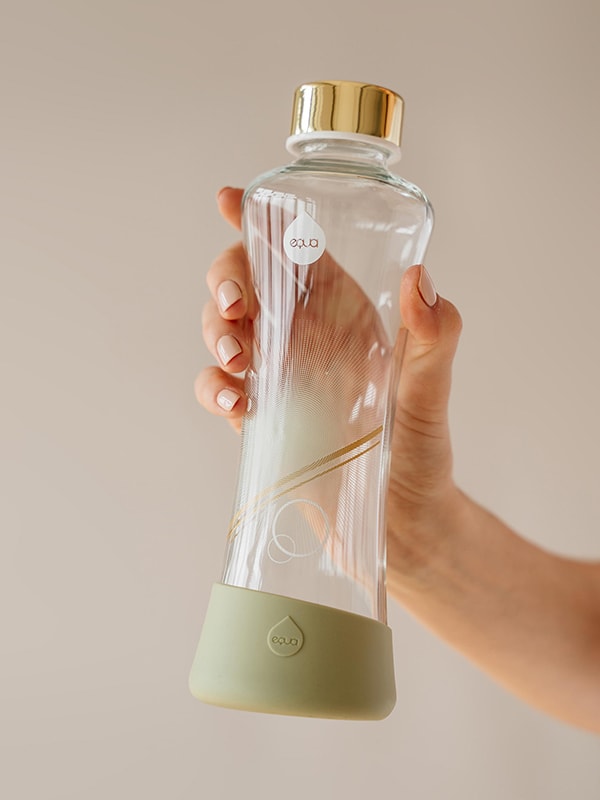 Botella de agua de cristal dorado metálico - 550 ml