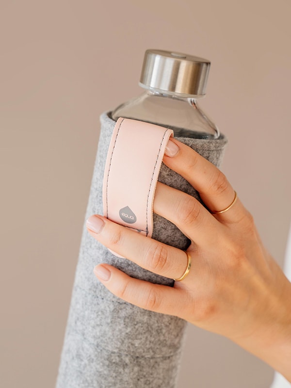 EQUA bouteille d'eau en verre Pink Breeze avec couvercle en feutre.