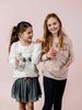 EQUA Bouteille d'eau BPA FREE, Esprit Birds, deux filles heureuses et souriantes tenant des bouteilles d'eau, couleur rose.