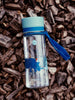 EQUA BPA FREE boca s vodom, Rhino , izbliza boce s vodom u prirodi, motiv nosoroga, plava boja