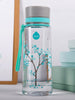 EQUA BPA FREE water bottle, Esprit Mint Blossom, botella de agua de pie en el escritorio de la oficina, motivo de un árbol, color menta y gris