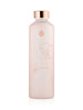 EQUA Botella de agua de cristal Bloom con acabado rosa mate e impresión de rosas sobre fondo blanco en el centro